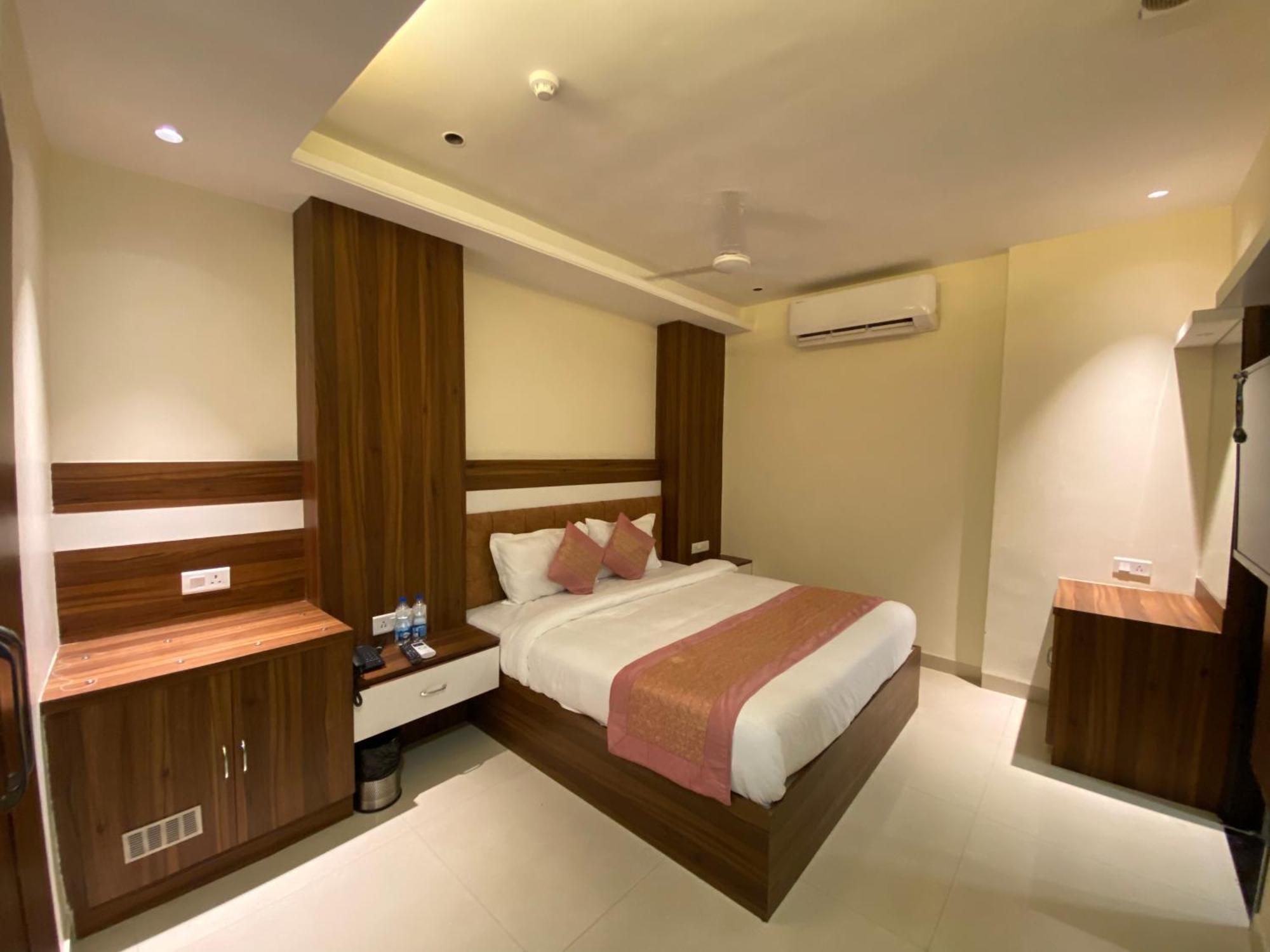 White And Restaurant Sultanwind Gate * Amritsar